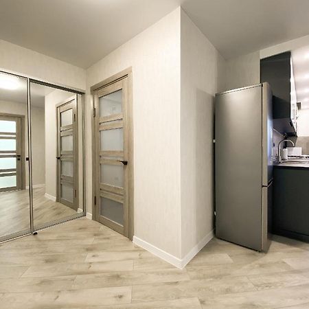 Helen: Стильні Апартаменти в Центрі Біля Корпусного Саду Poltava Room photo