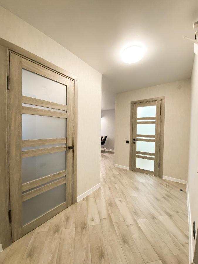 Helen: Стильні Апартаменти в Центрі Біля Корпусного Саду Poltava Room photo