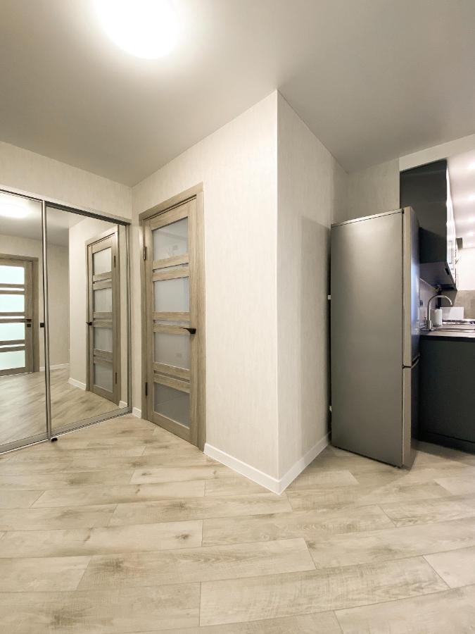 Helen: Стильні Апартаменти в Центрі Біля Корпусного Саду Poltava Room photo