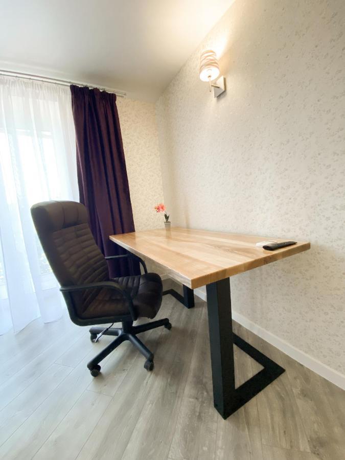 Helen: Стильні Апартаменти в Центрі Біля Корпусного Саду Poltava Room photo