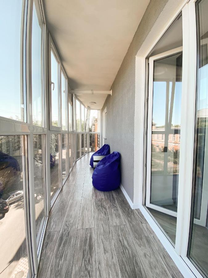 Helen: Стильні Апартаменти в Центрі Біля Корпусного Саду Poltava Room photo