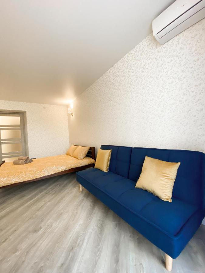 Helen: Стильні Апартаменти в Центрі Біля Корпусного Саду Poltava Room photo