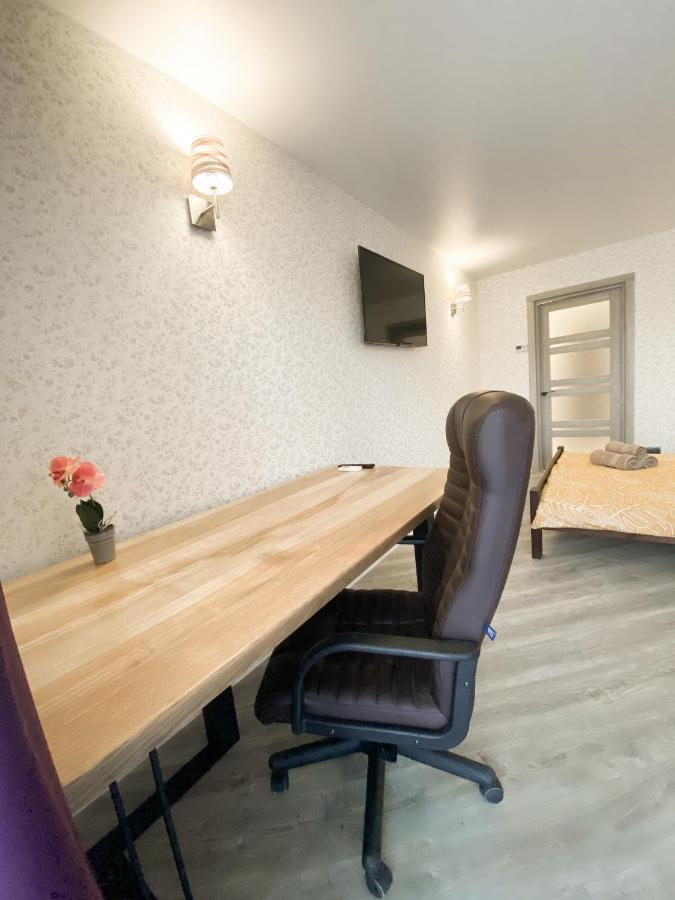 Helen: Стильні Апартаменти в Центрі Біля Корпусного Саду Poltava Room photo