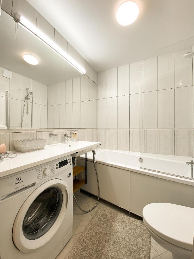 Helen: Стильні Апартаменти в Центрі Біля Корпусного Саду Poltava Room photo