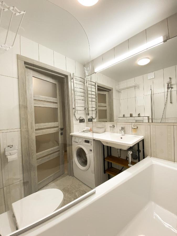 Helen: Стильні Апартаменти в Центрі Біля Корпусного Саду Poltava Room photo